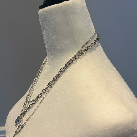 3 silver necklace bundle, lock, handcuffs and plain chain, shovel - Picture 3 of 3